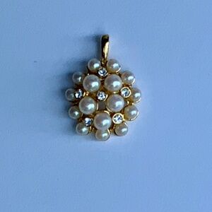 Pearl cluster pendant